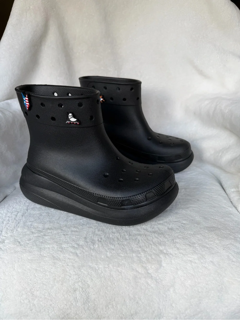 Crocs Unisex Crush Ankle Boots M6 / W 8 With Charms
